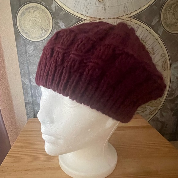 Italian Beanie Burgundy Knit Hat 10% Wool  NWT Cable Knit One Size - Picture 2 of 5